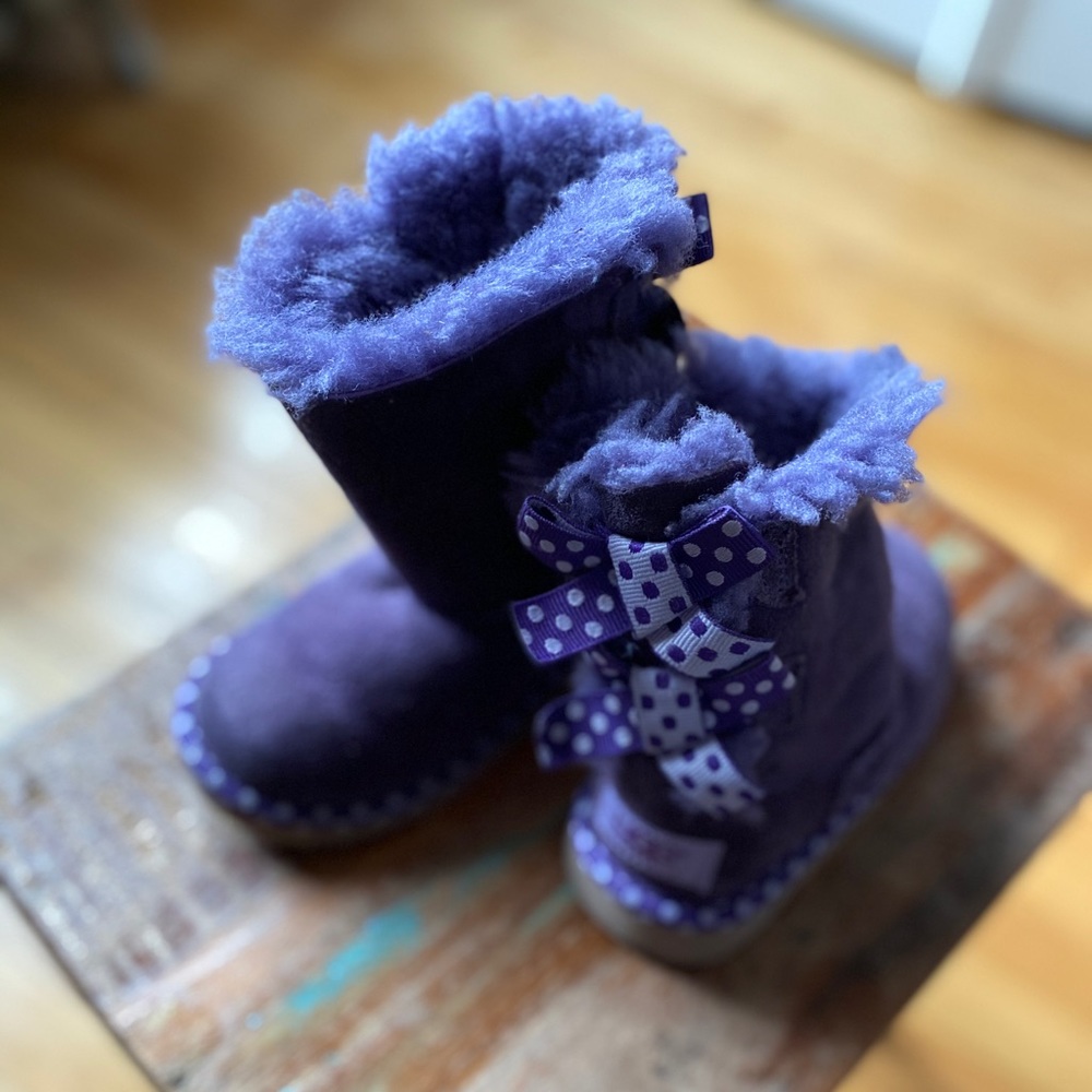 Toddler Girls Ugg Boots Size 8 Purple with Bows